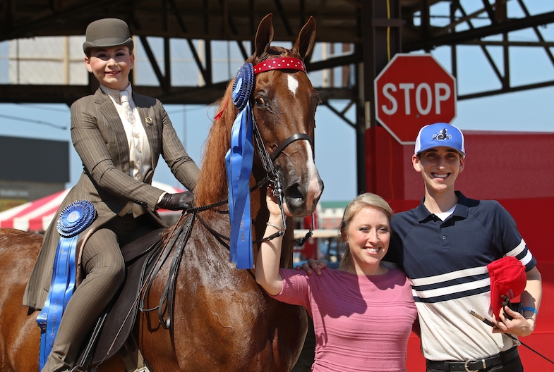 Isabelle Fischer and CH His Supreme Reflection with the Sugar Knoll team. Photo by Julia Shelburne-Hitti.