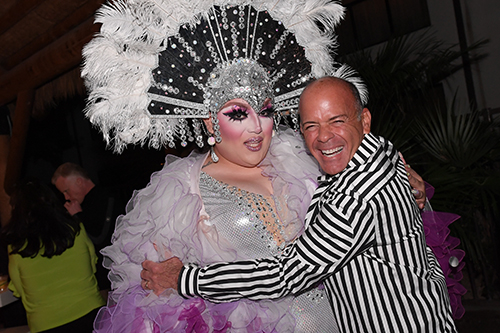 David Rudder got up close and personal with the resident drag queen at Carson Kressley’s party. Photo by Howard Schatzberg.